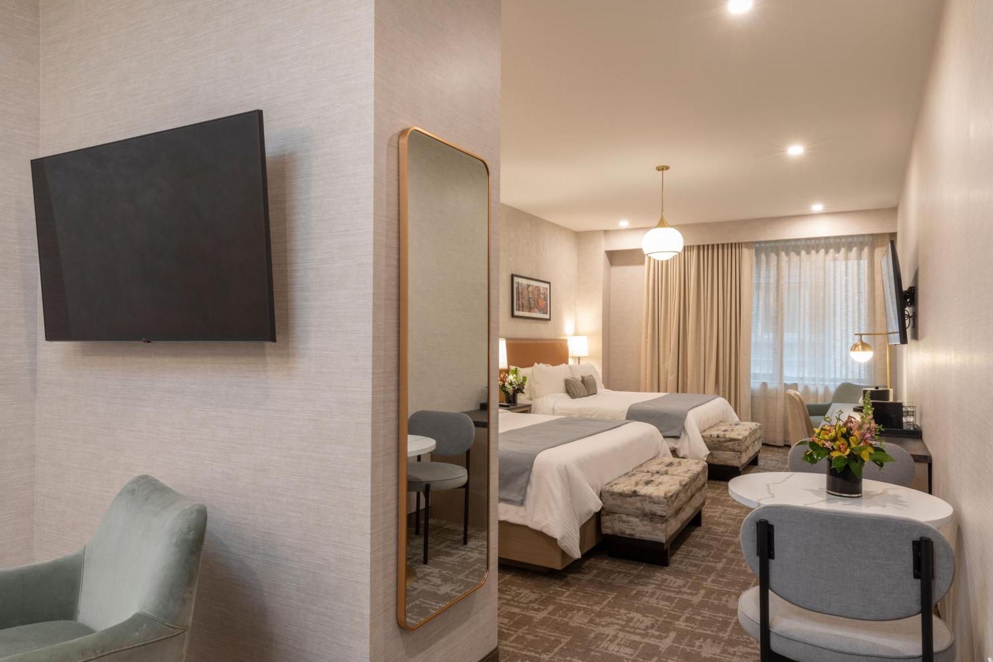 Deluxe Jr Suite Two Kings