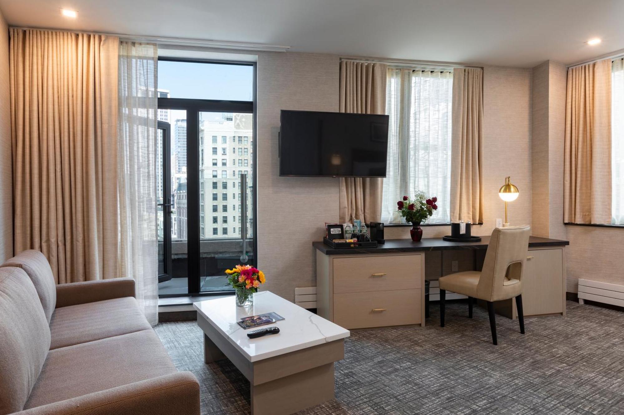 Gotham Jr Suite King Terrace