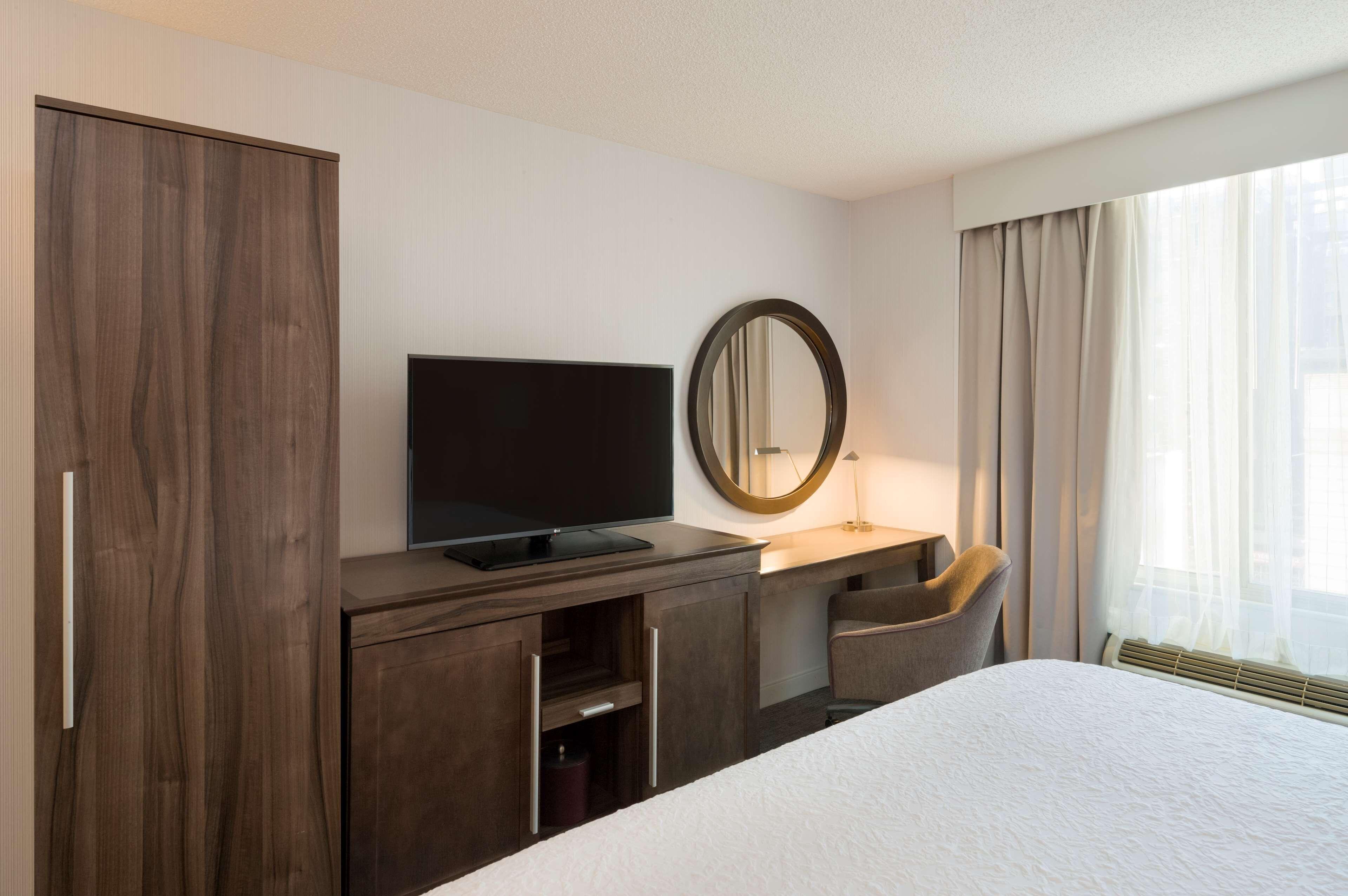 King Room Mobility Access or Non-Smoking