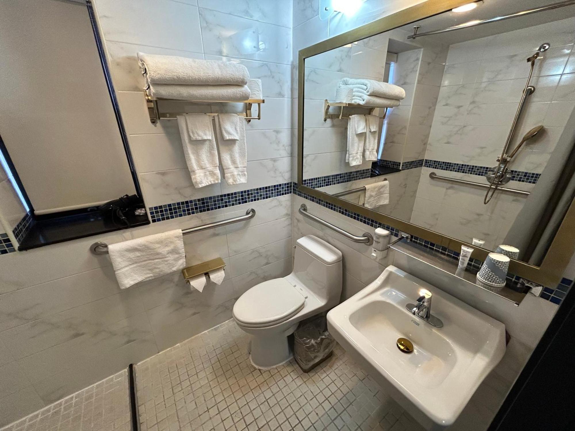 Queen Room - Disability Access,1731475095:JPEG