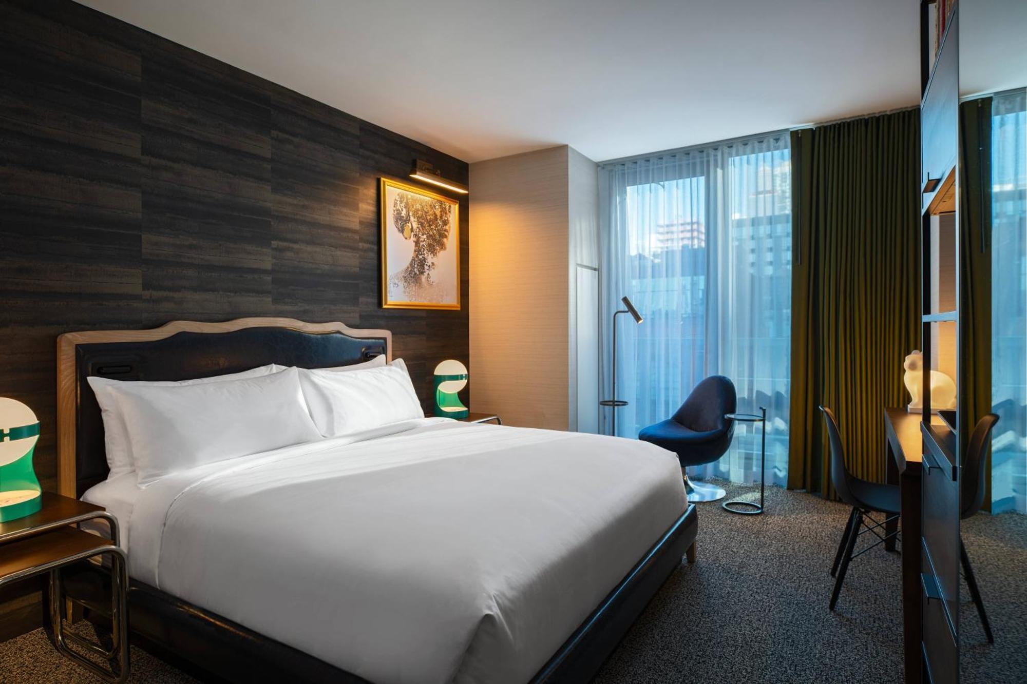 Guest Room 1 King City View