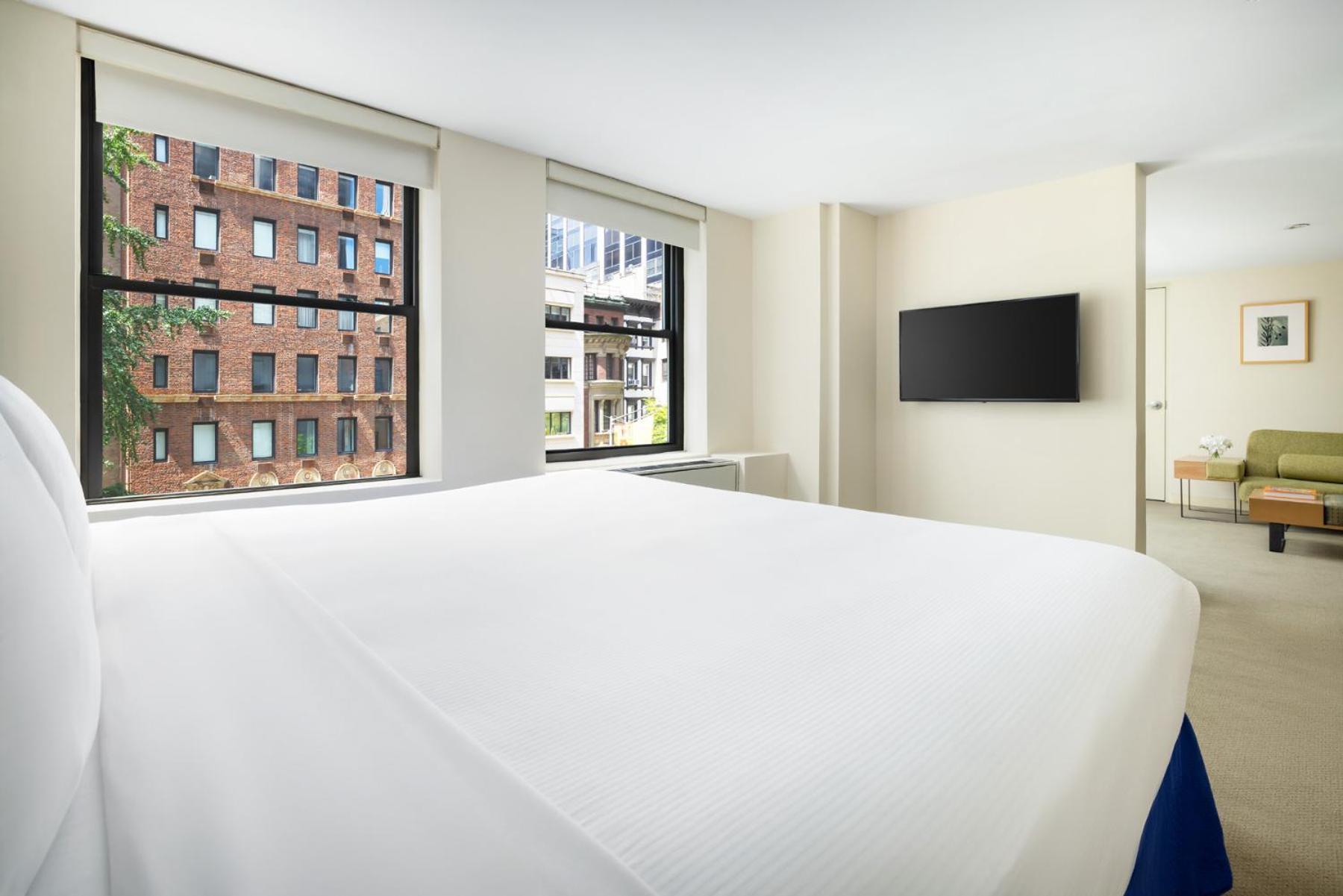 One-Bedroom Queen Suite