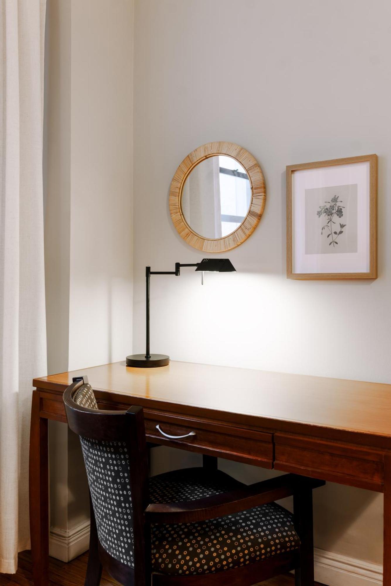 The One-Bedroom Queen Apartment,1742593145:JPEG