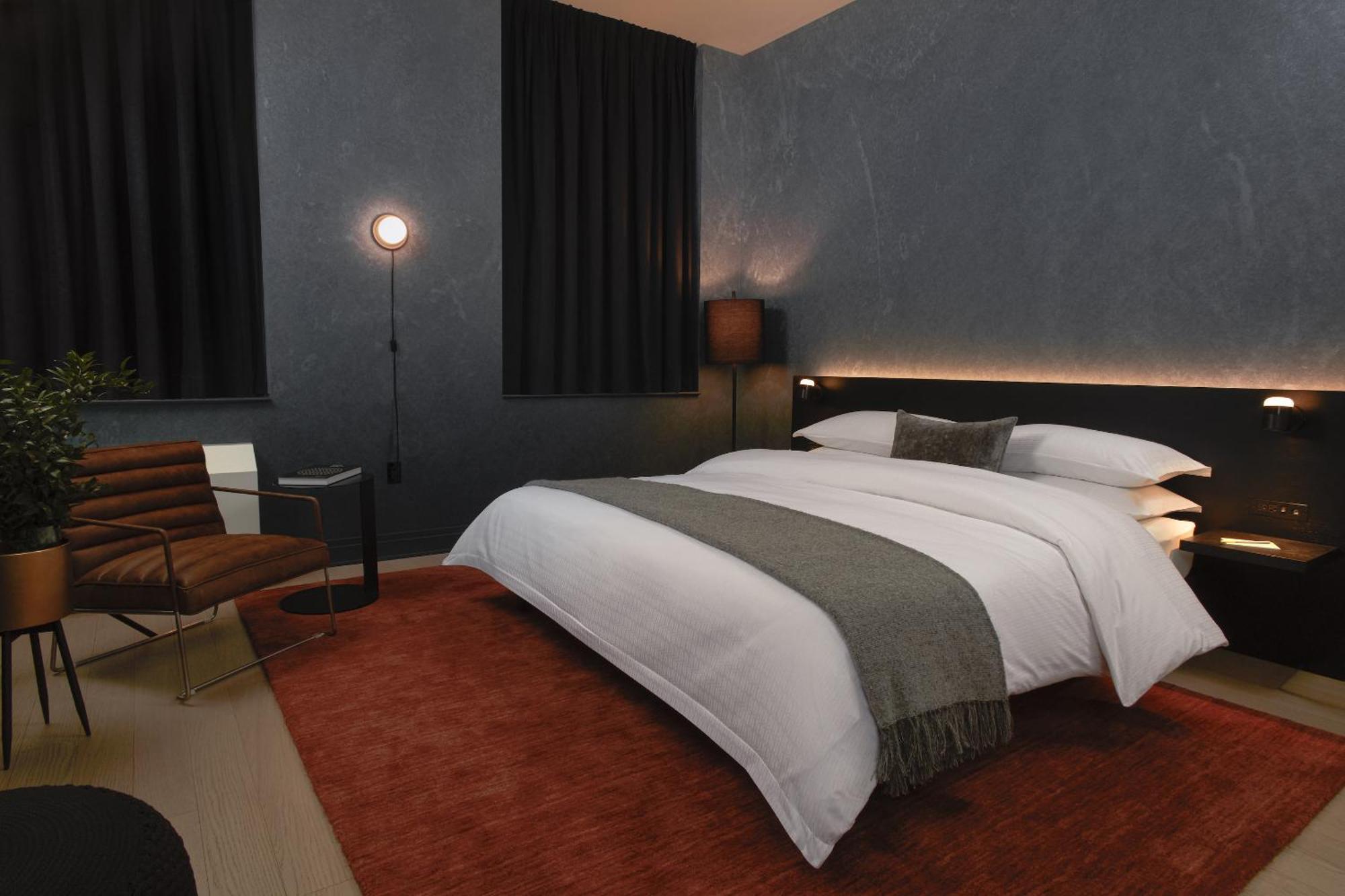 Deluxe King Studio 24 or 7 Front Desk