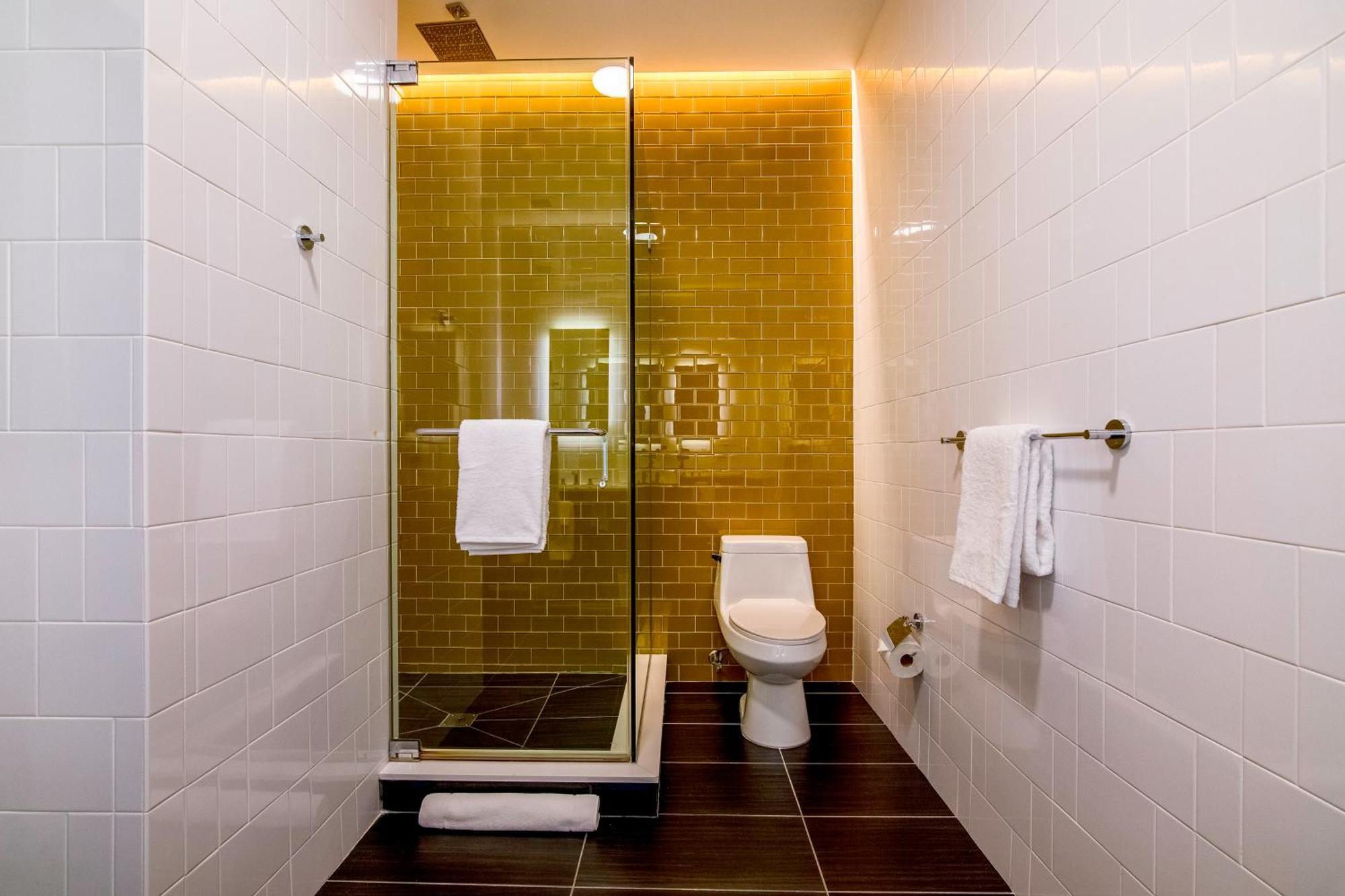 Queen Studio 24 or 7 Front Desk