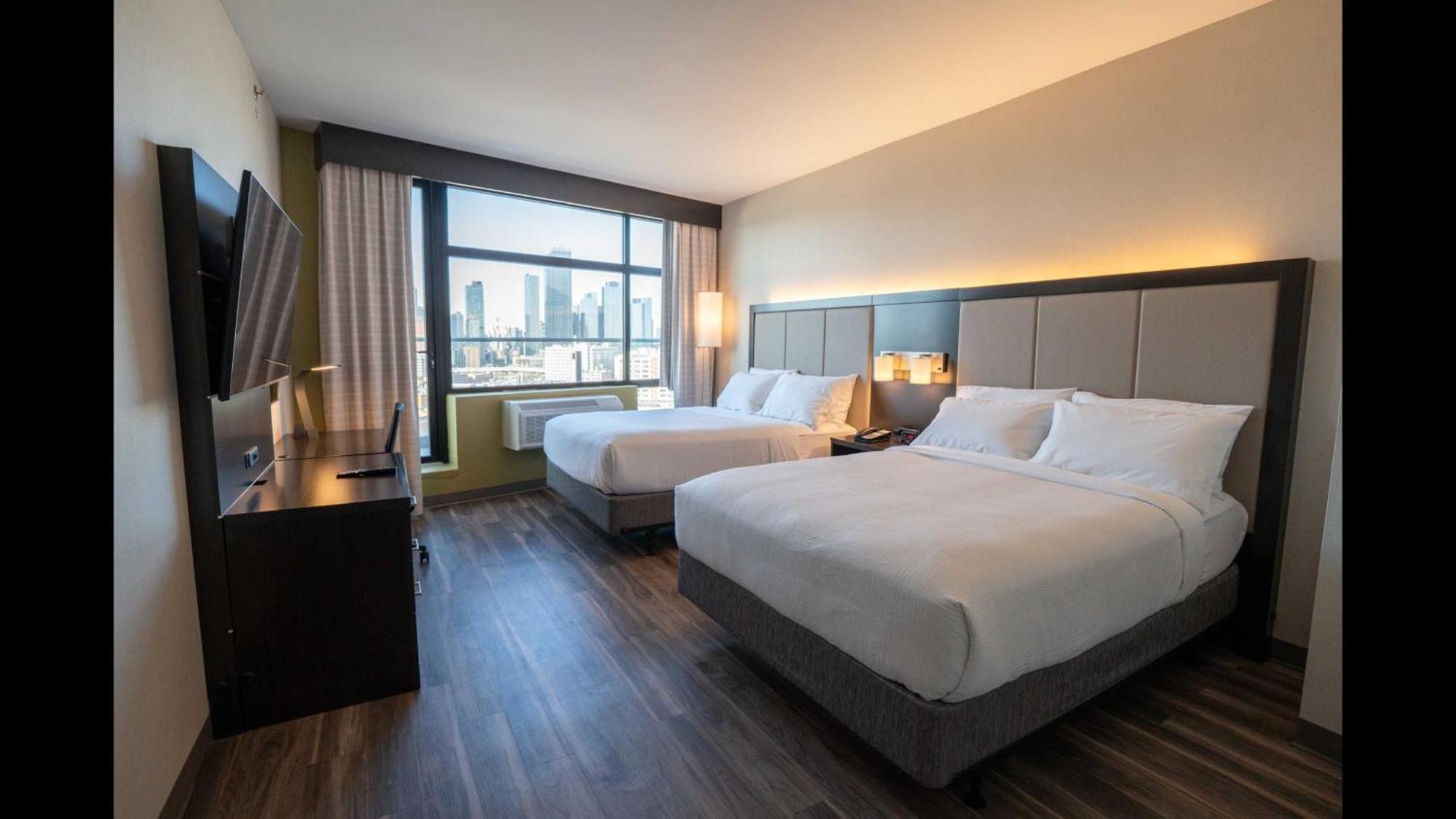 Standard Queen Room Two Queen Beds Skyline View