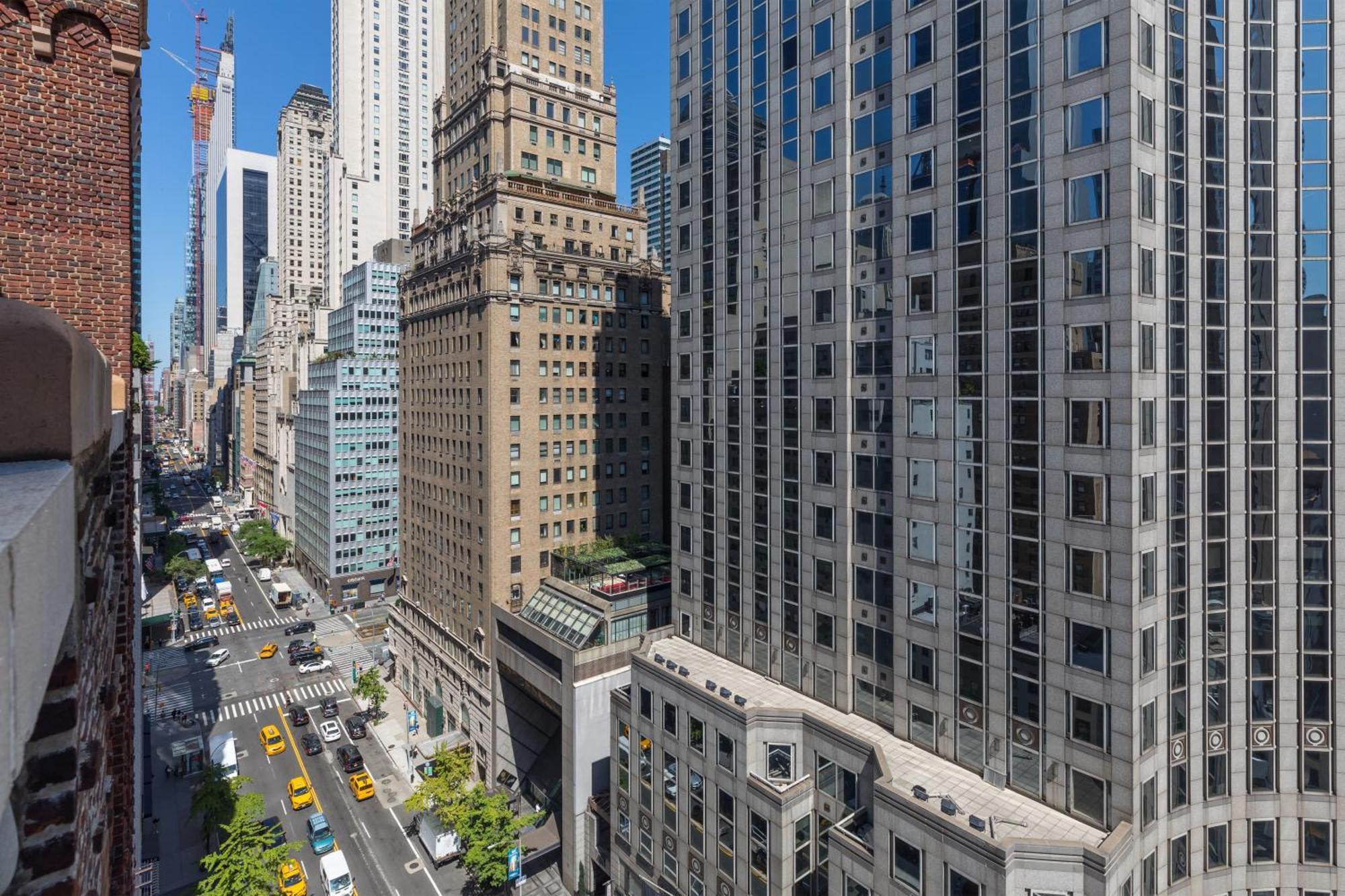 Signature Skyloft Suite