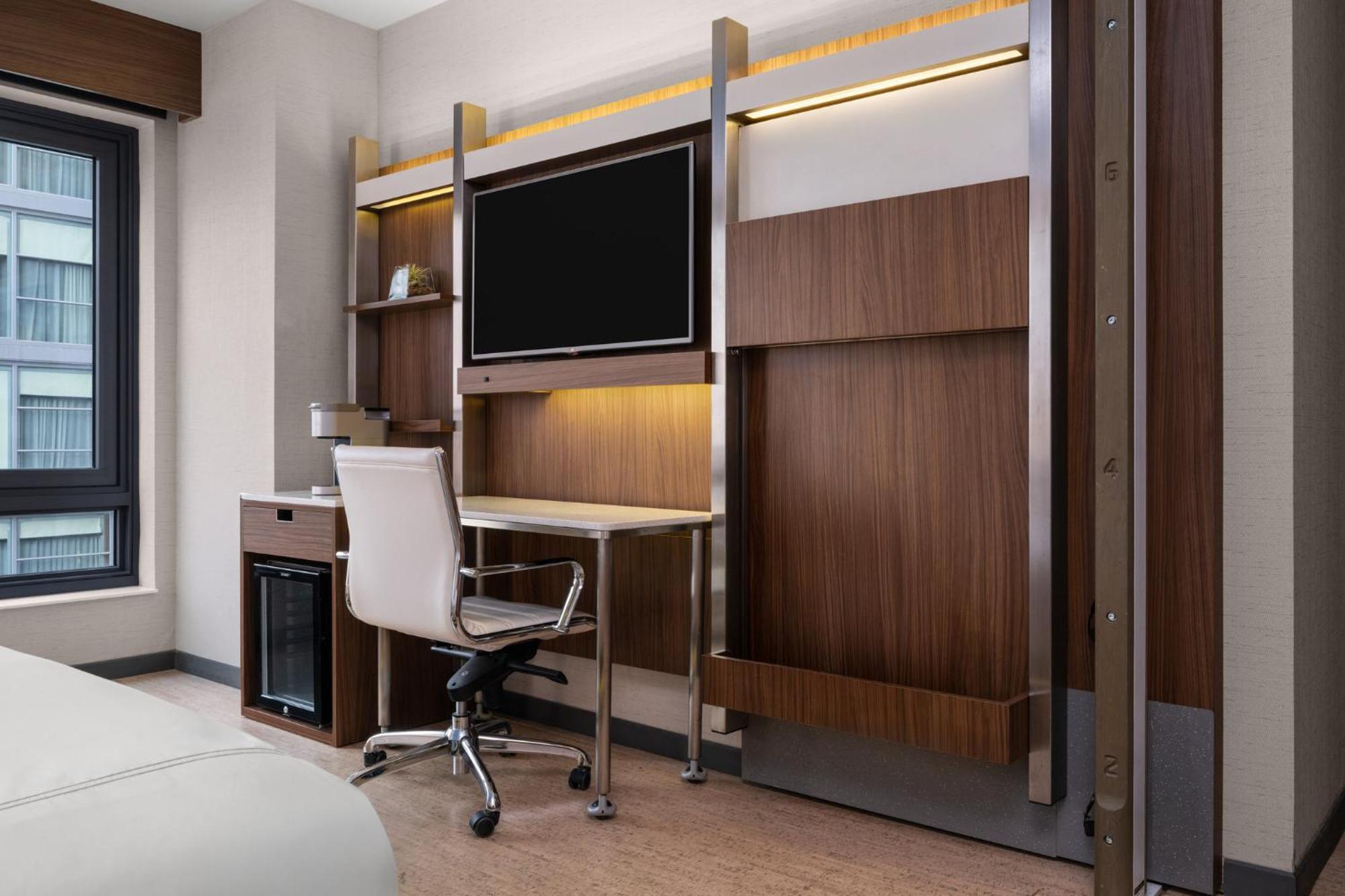 Premium King Room City View