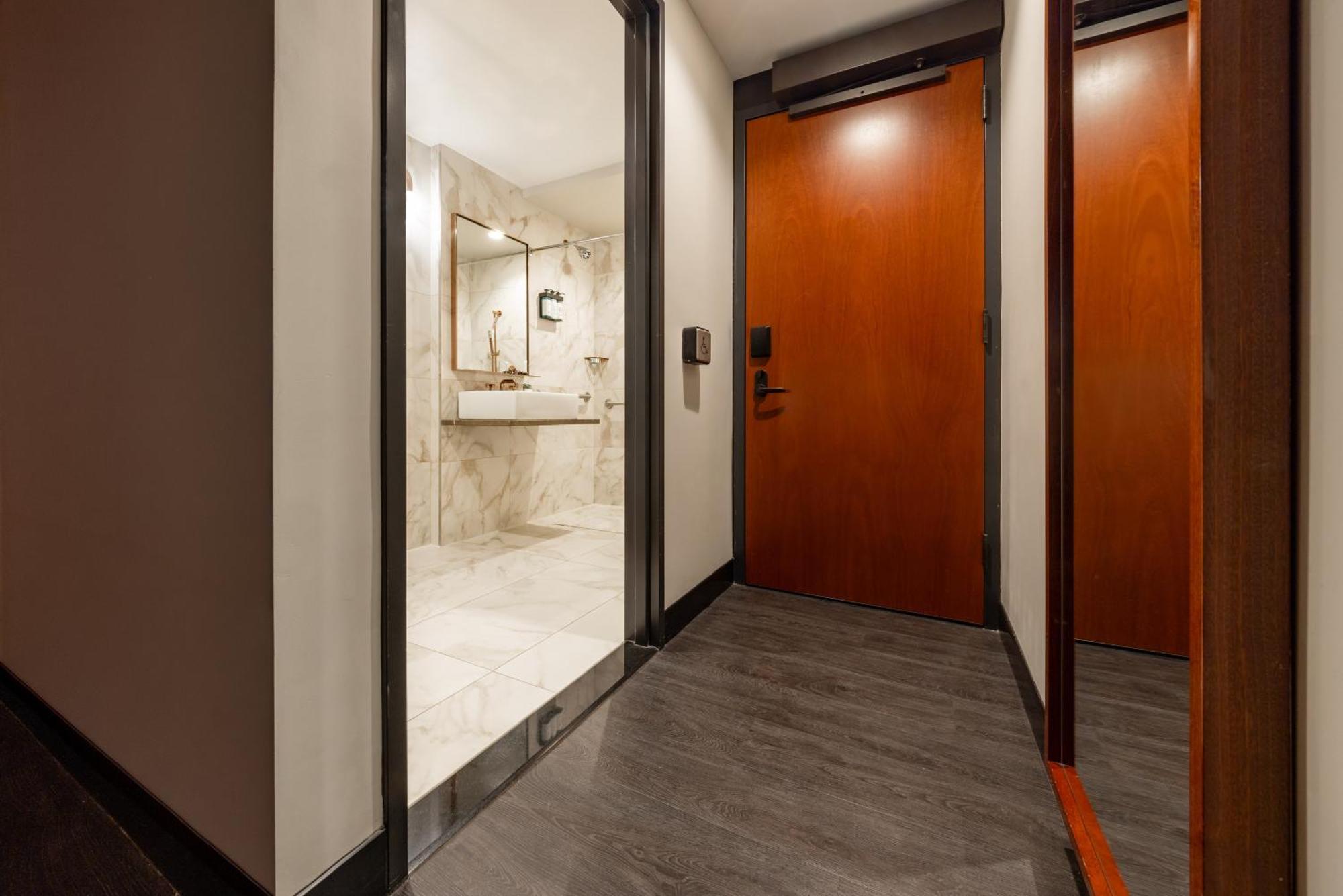 Empire State View Double Double Accessible