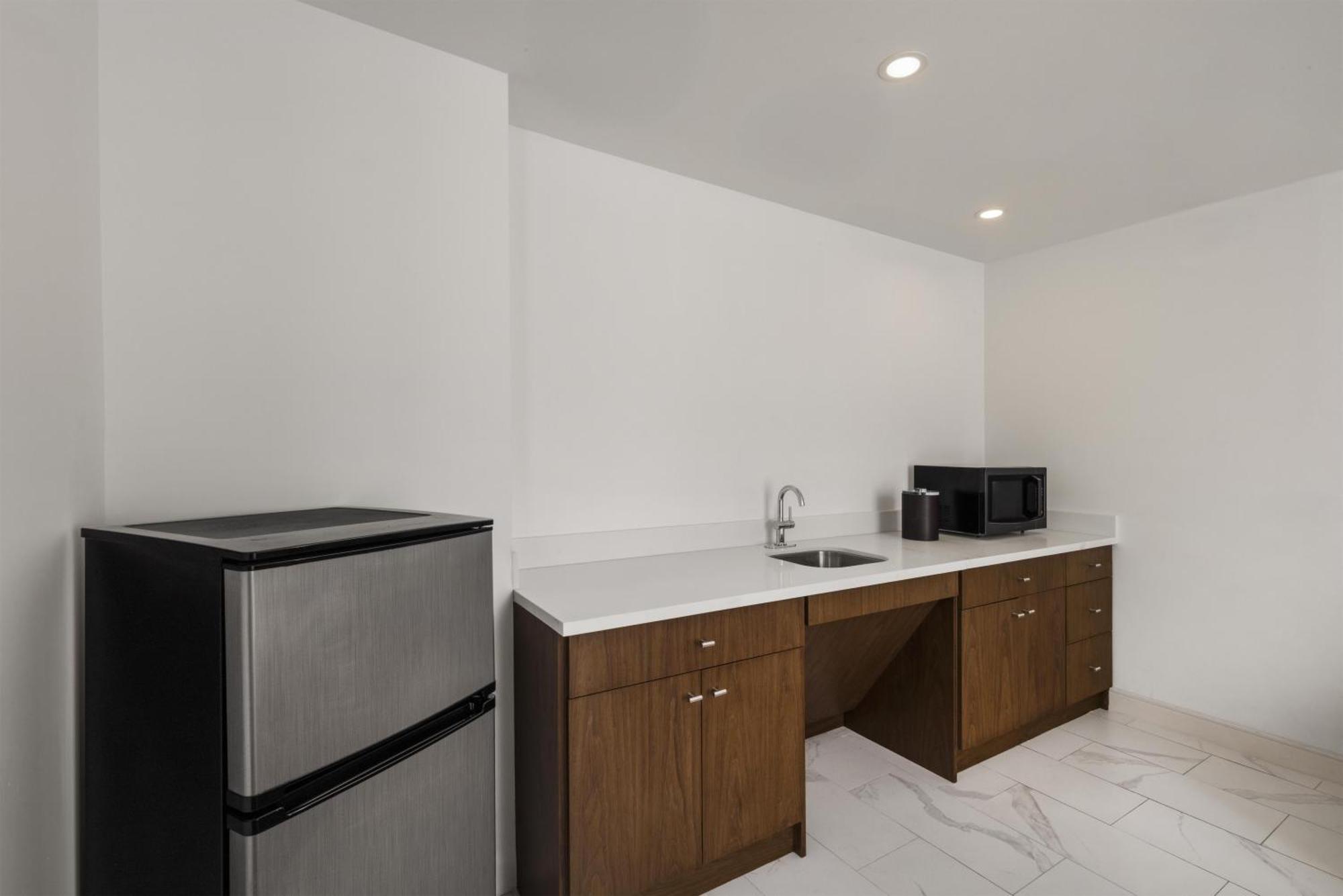 One-Bedroom King Suite with Sofa Bed and Kitchenette - Non-Smoking