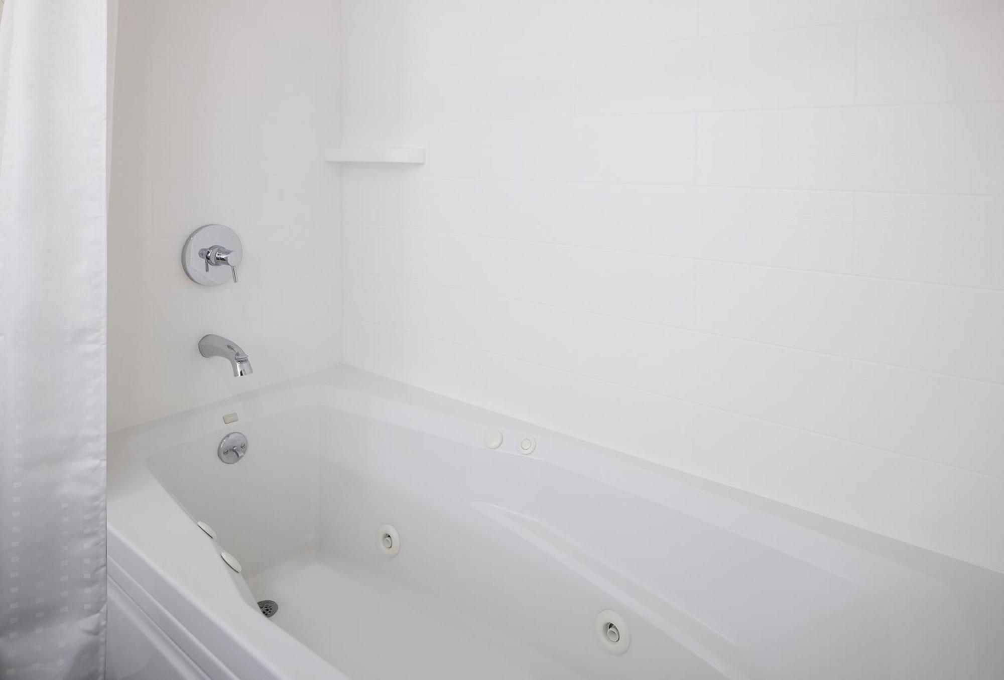 King Room Spa Bath