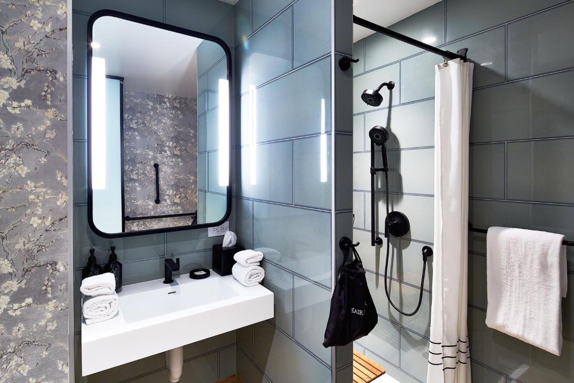 King Room Roll Shower Disability Access