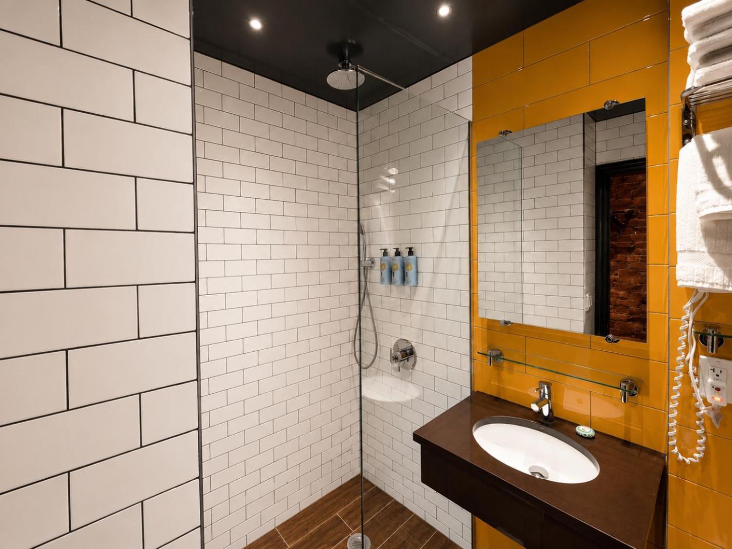 Deluxe Family Suite