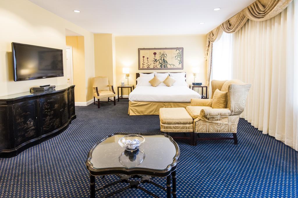 Deluxe King Suite,707520319:JPEG