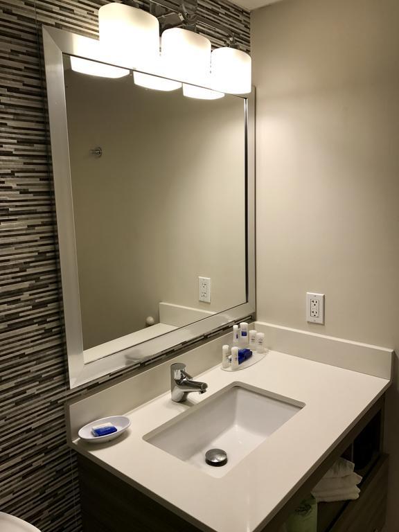 Queen Room with Two Queen Beds - Non-Smoking,1324084774:JPEG