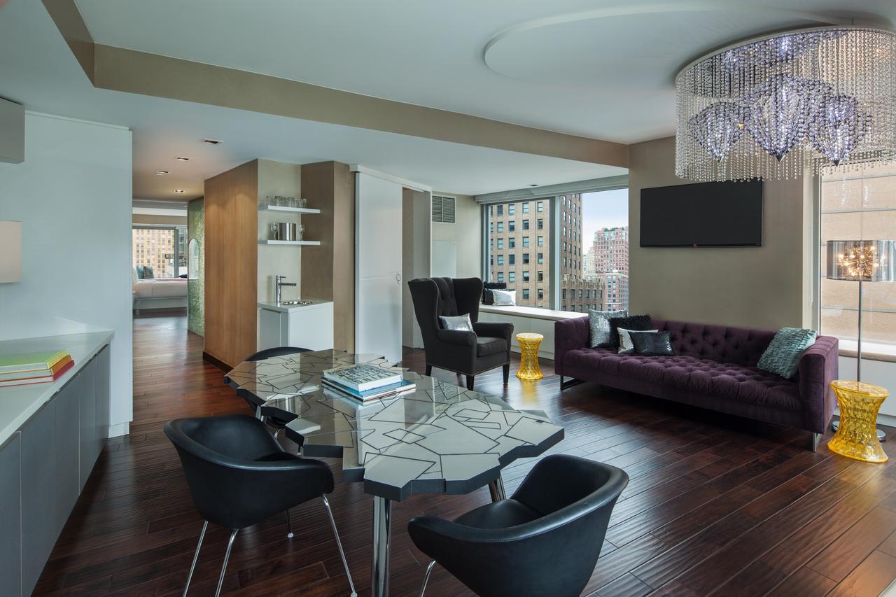 One-Bedroom King Deluxe Suite City View Non-Smoking