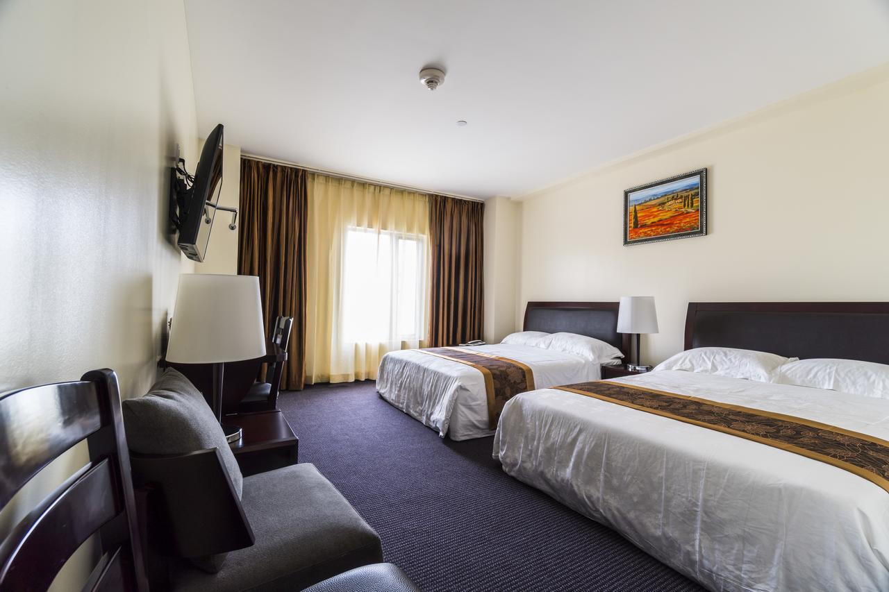 Standard Queen Room,528322869:JPEG