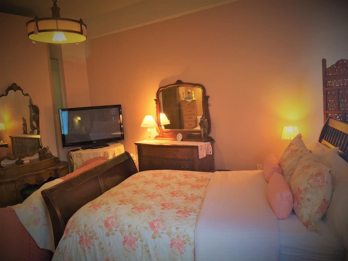Dandridge Double Room Private Bathroom