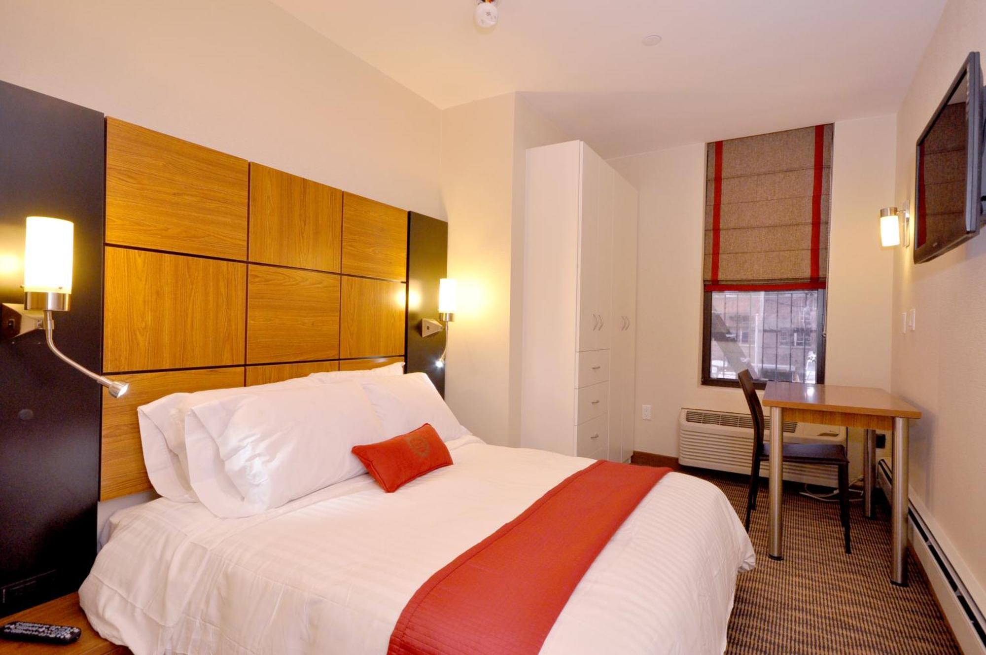 Deluxe Queen Room