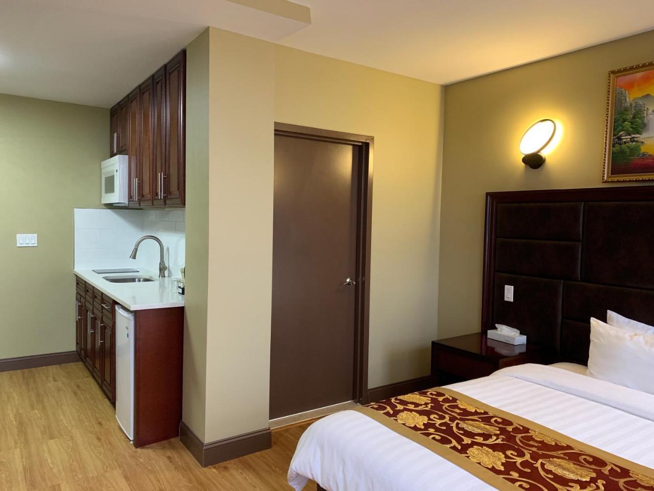 King Room Kitchen