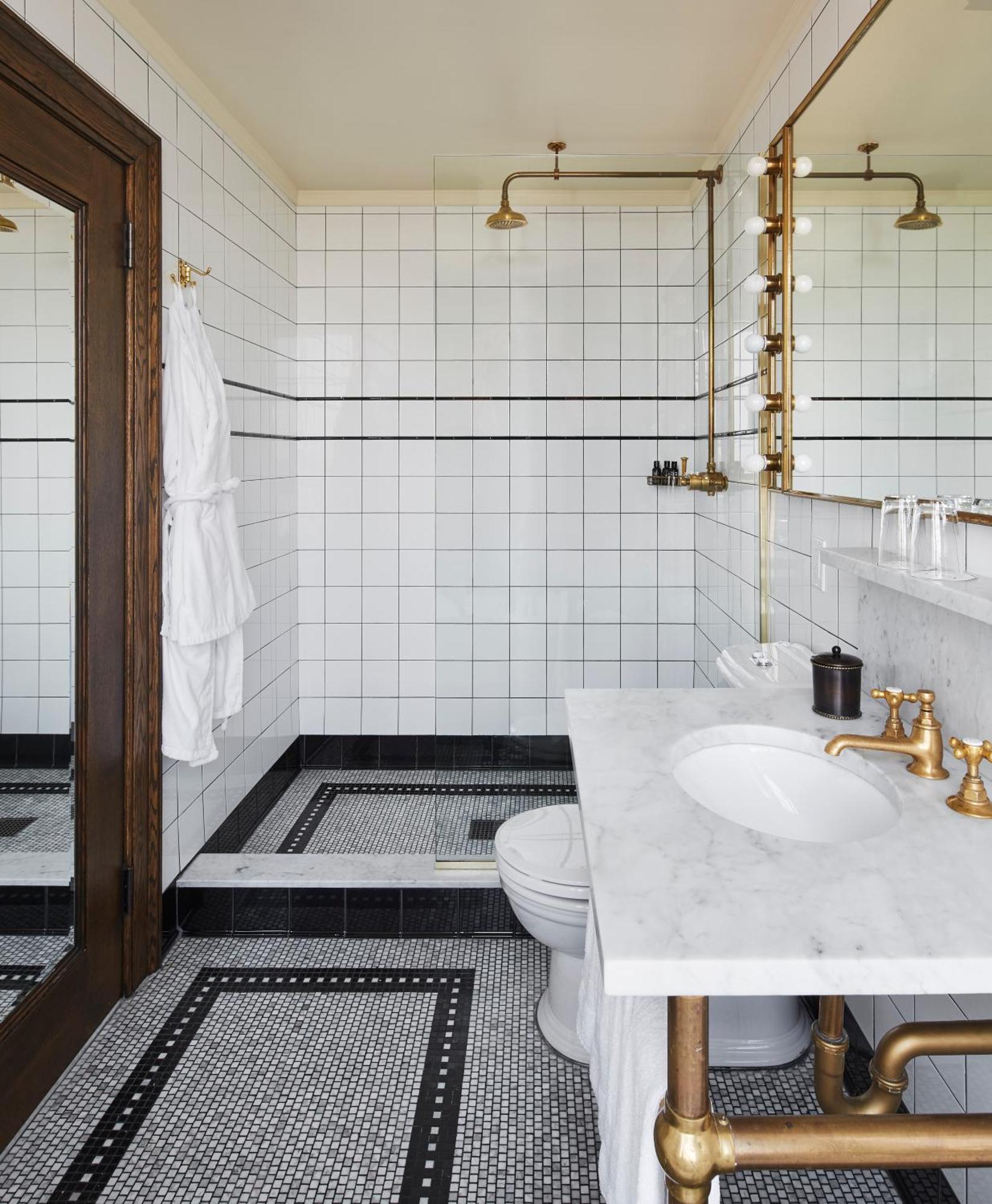 Queen Loft Tub