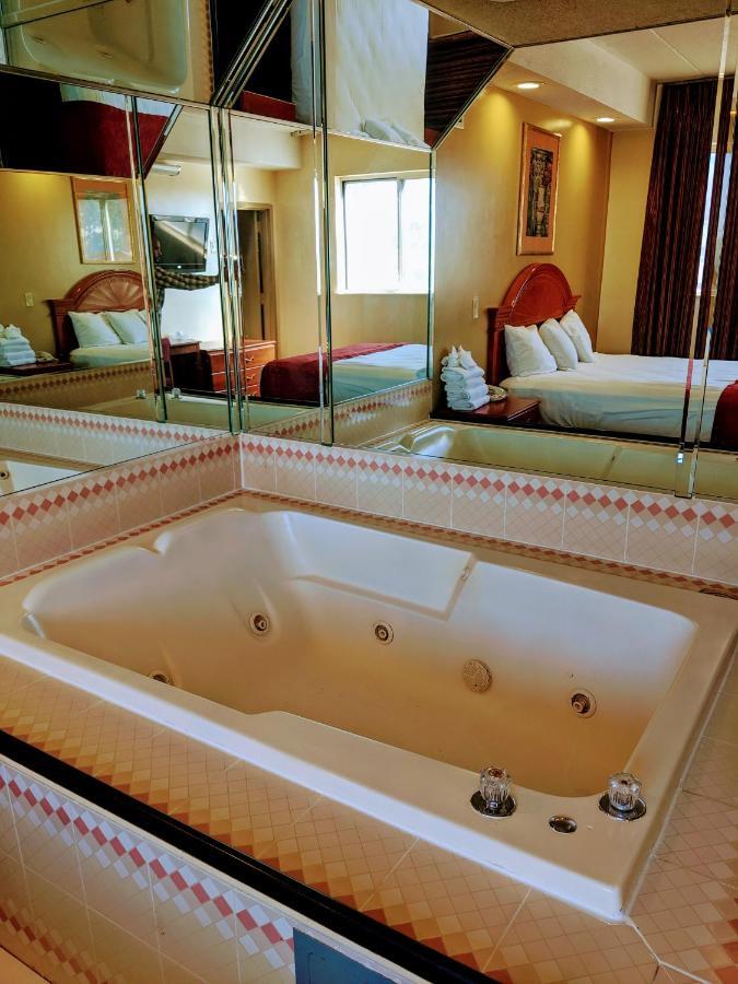 Queen Room Spa Bath