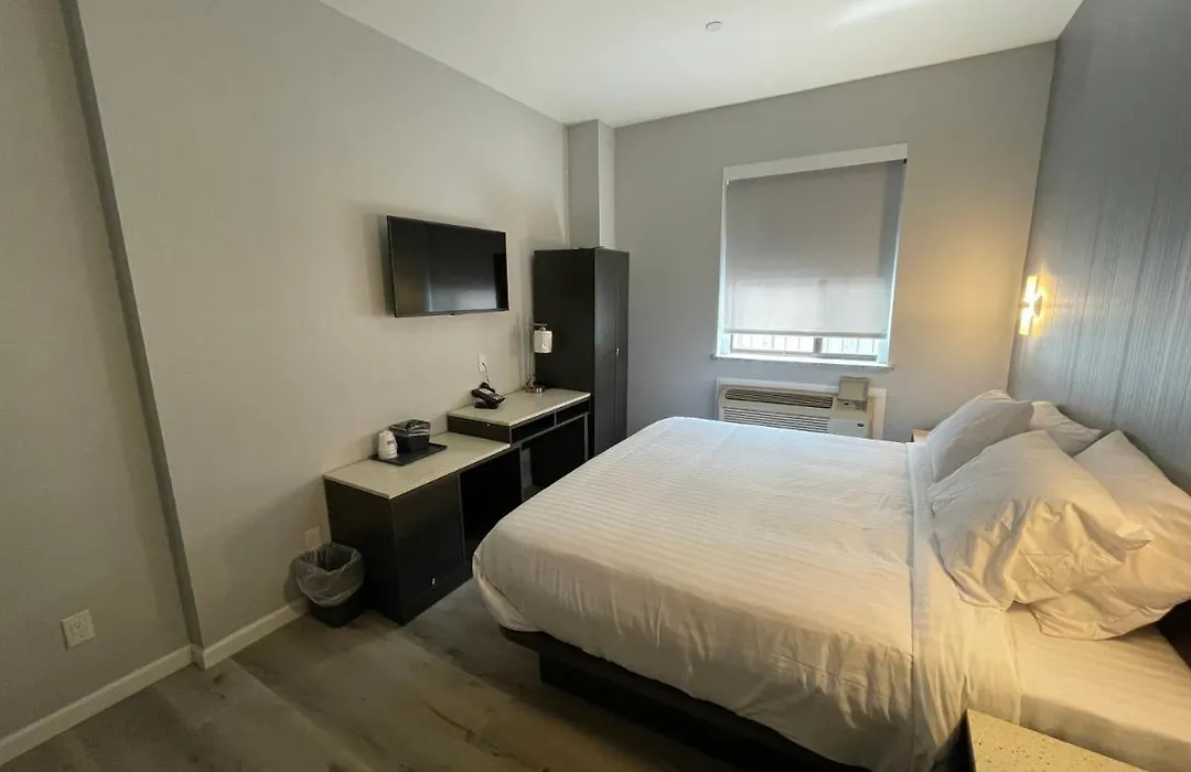 King Hotel Brooklyn Sunset Park-1