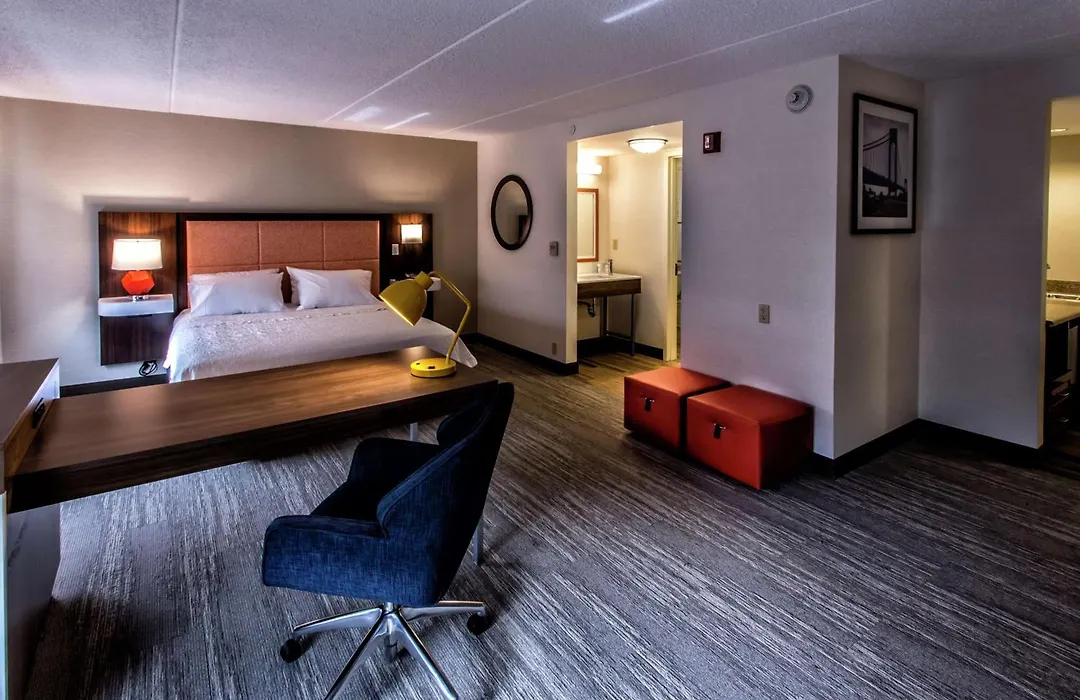 Hampton Inn & Suites Staten Island-1