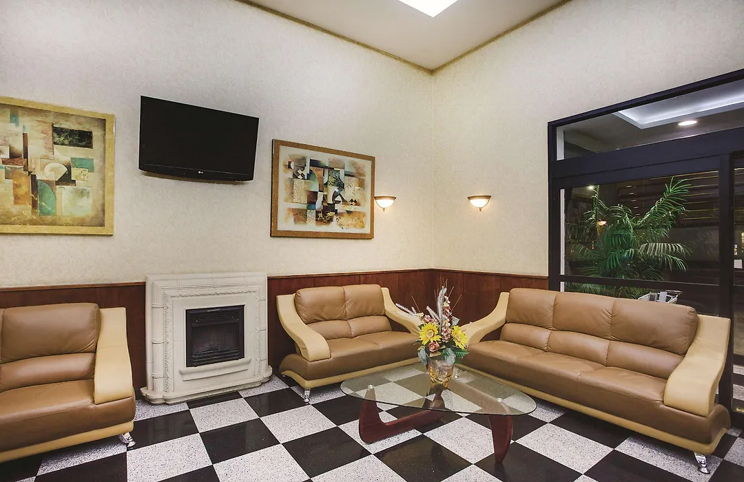 La Quinta Inn By Wyndham Queens-1