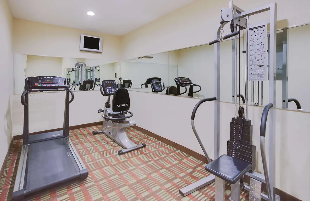 La Quinta Inn By Wyndham Queens-1