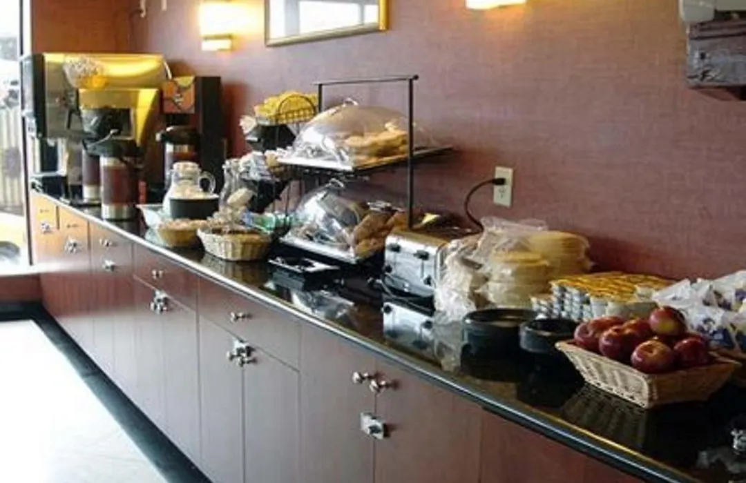 Red Lion Inn & Suites Long Island City-1