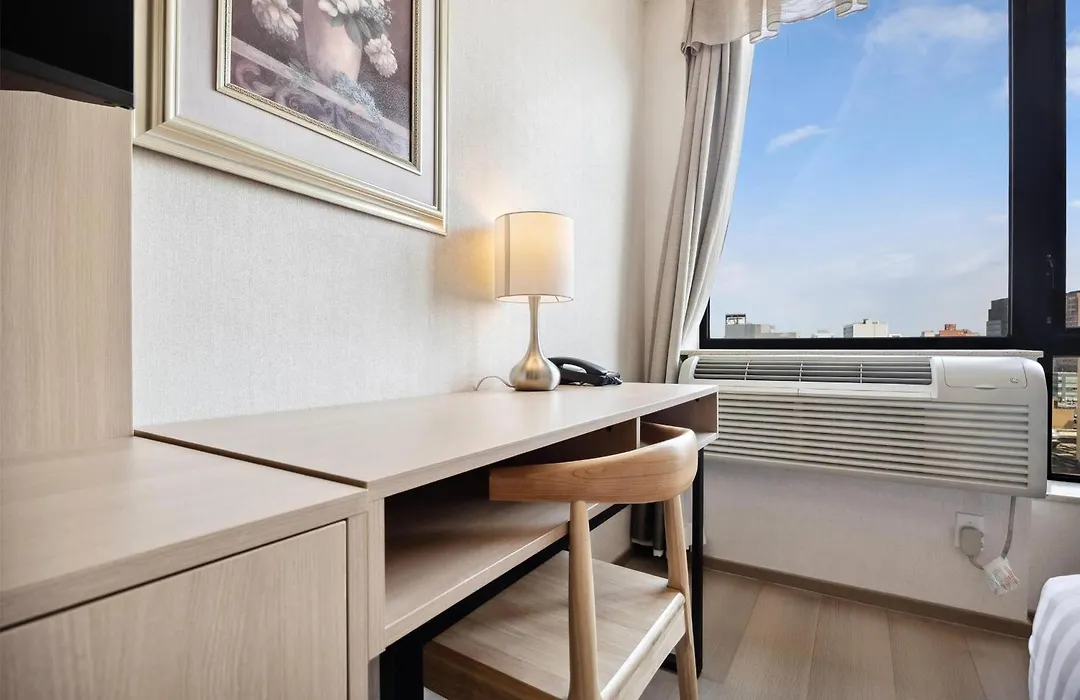 Ramada By Wyndham Flushing Queens-1