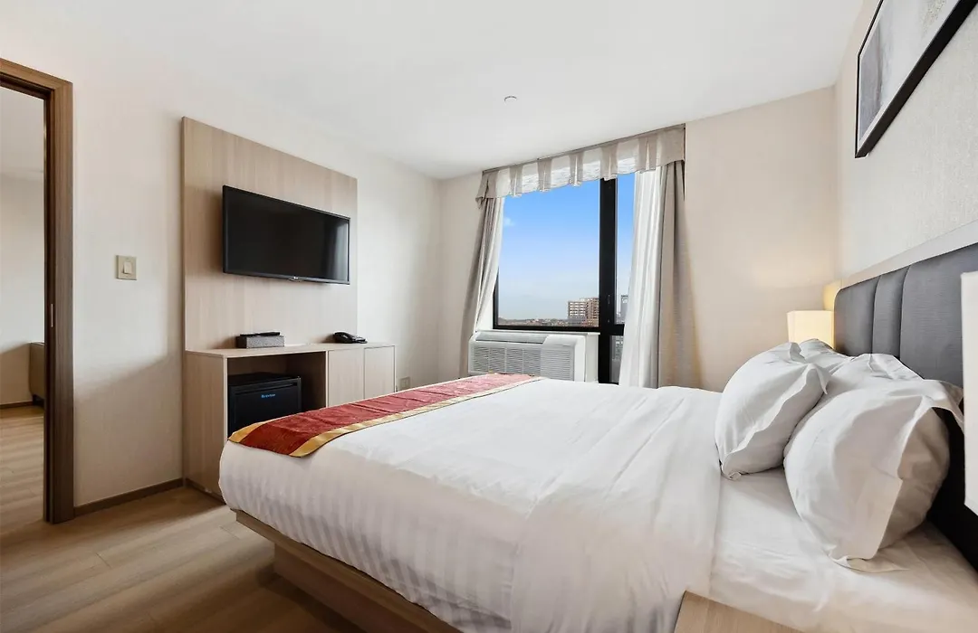 Ramada By Wyndham Flushing Queens-1