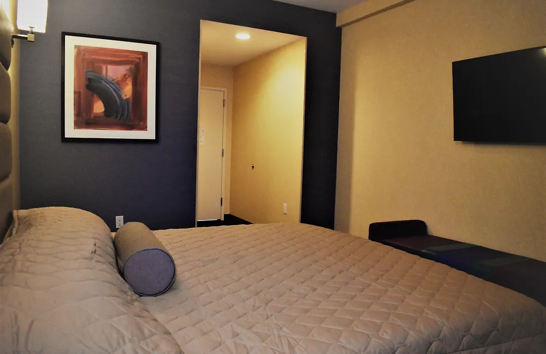 7 Days Hotel-1