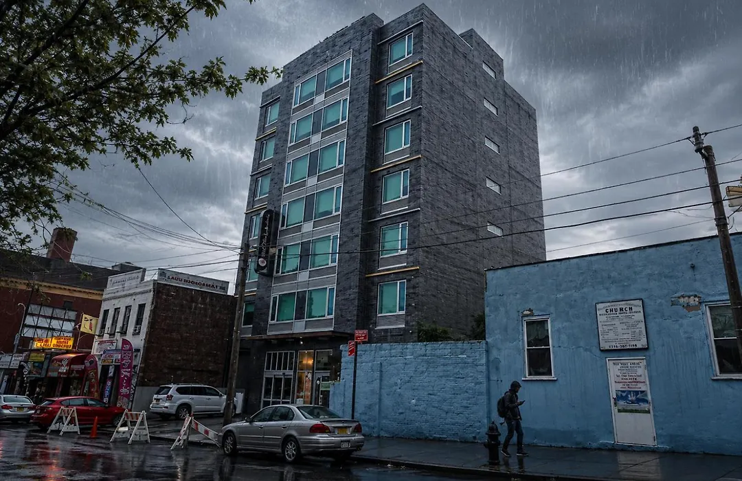 Umbrella Hotel Bronx-1