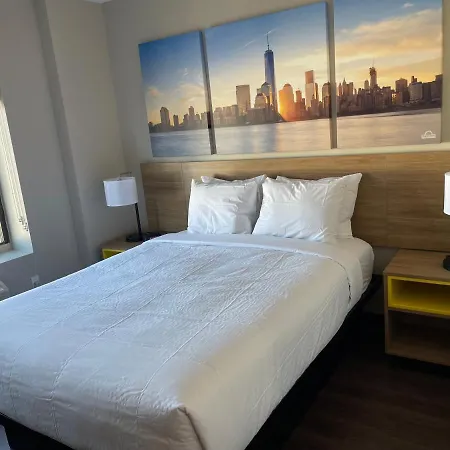Days Inn & Suites By Wyndham Jamaica Jfk Airport-3