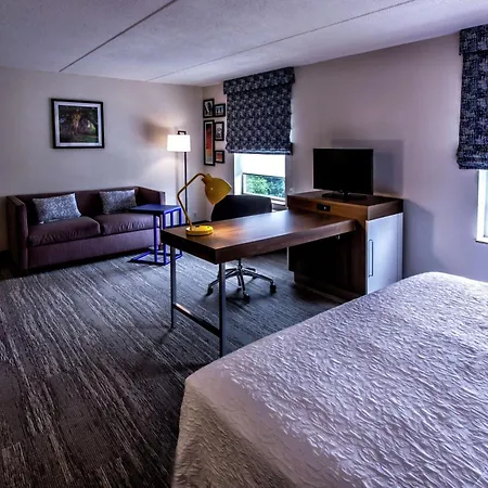 Hampton Inn&Suites Staten Island-2