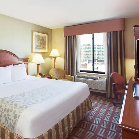 La Quinta Inn By Wyndham Queens-3