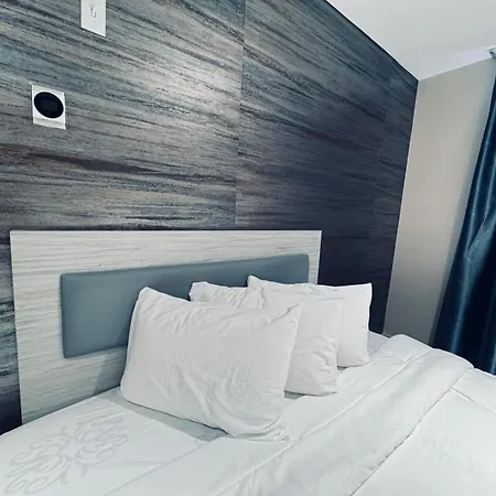 Rose Hotel Bronx Brand New-3