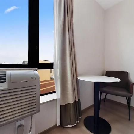 Ramada By Wyndham Flushing Queens-3