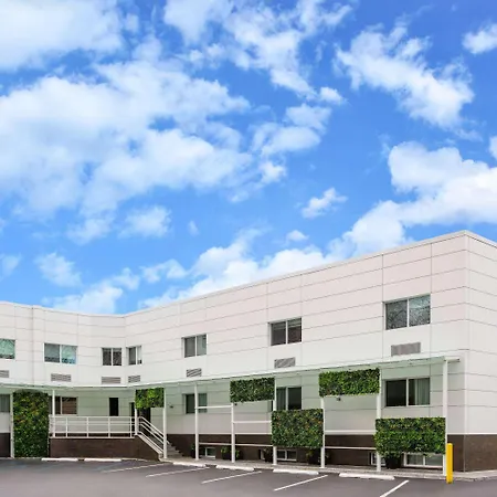 Ramada By Wyndham Bronx-3