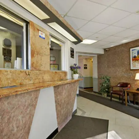 Super 8 By Wyndham Long Island City Lga Hotel-3