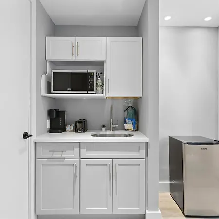 Global Luxury Suites At The Arches-3