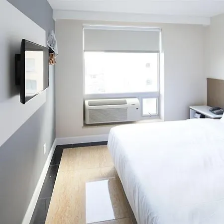 Mayfair Inn And Suites-3