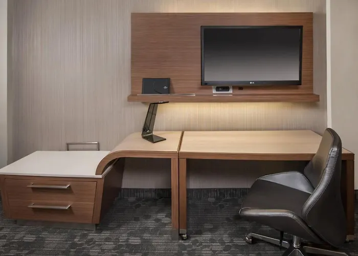 Courtyard By Marriott New York Queens, Jamaica