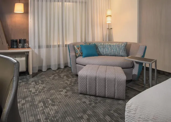 Courtyard By Marriott New York Queens, Jamaica