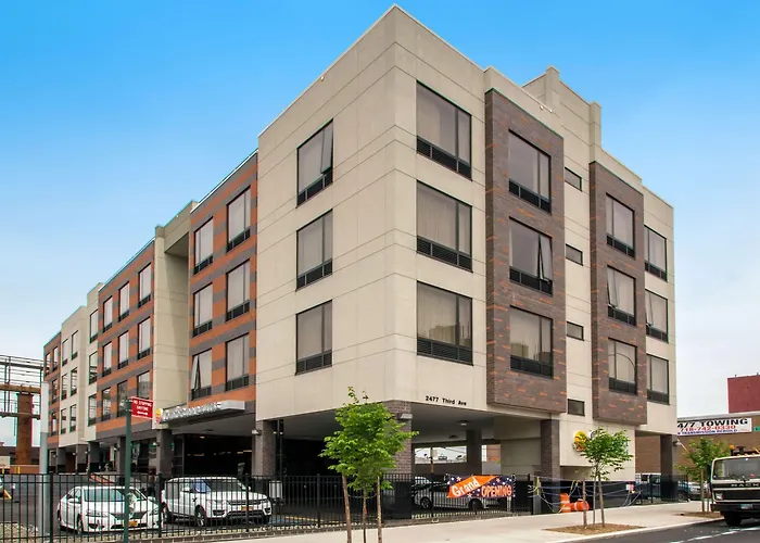 Comfort Inn & Suites Near Stadium New York