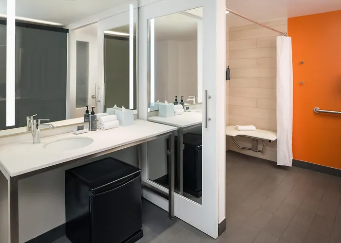 Aloft By Marriott New York Laguardia Airport Hotel