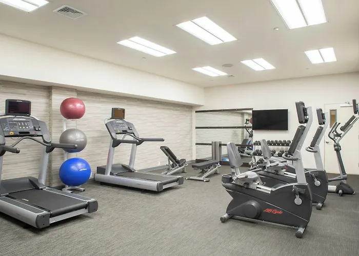 Courtyard By Marriott New York Queens/Fresh Meadows