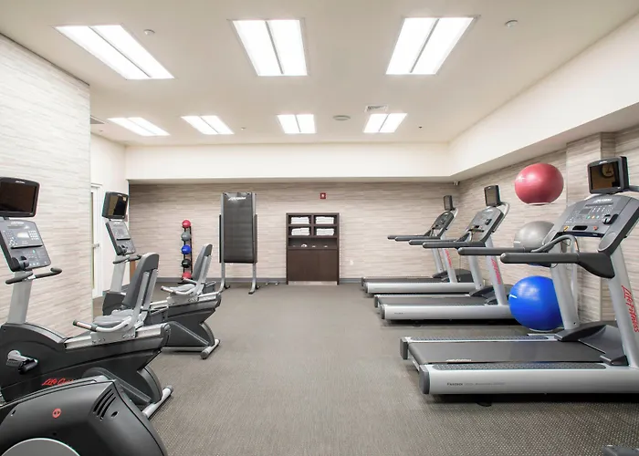 Courtyard By Marriott New York Queens/Fresh Meadows
